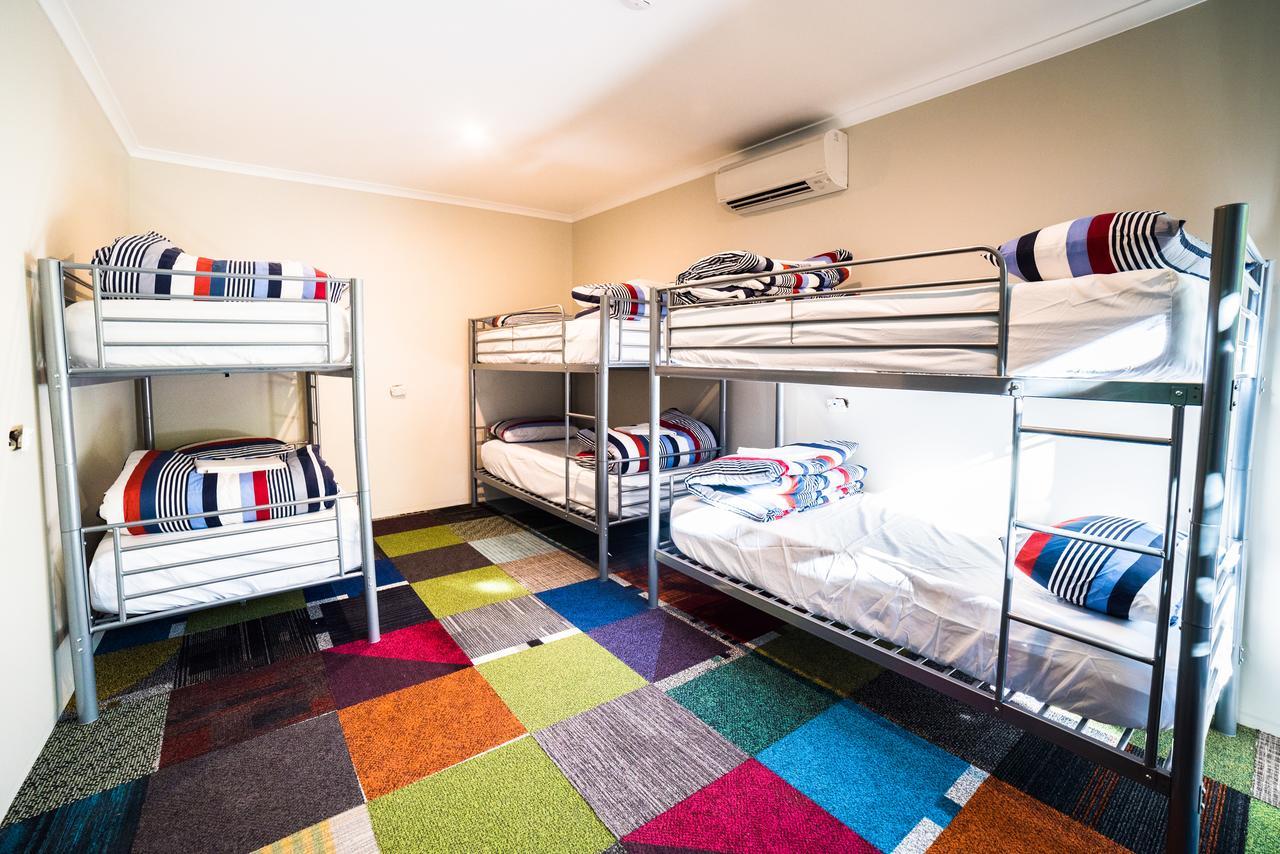 Jump Inn Alice Budget Accommodation Alice Springs Exteriör bild