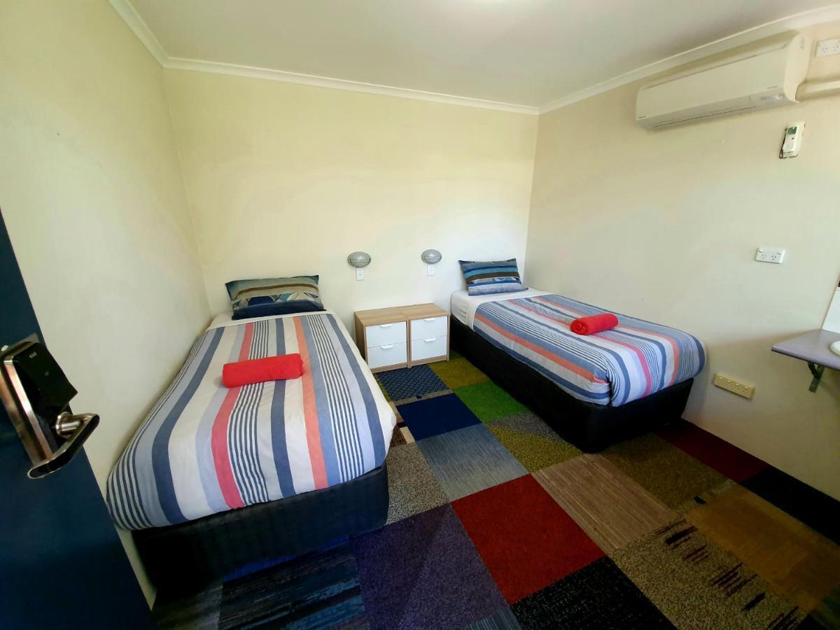 Jump Inn Alice Budget Accommodation Alice Springs Exteriör bild