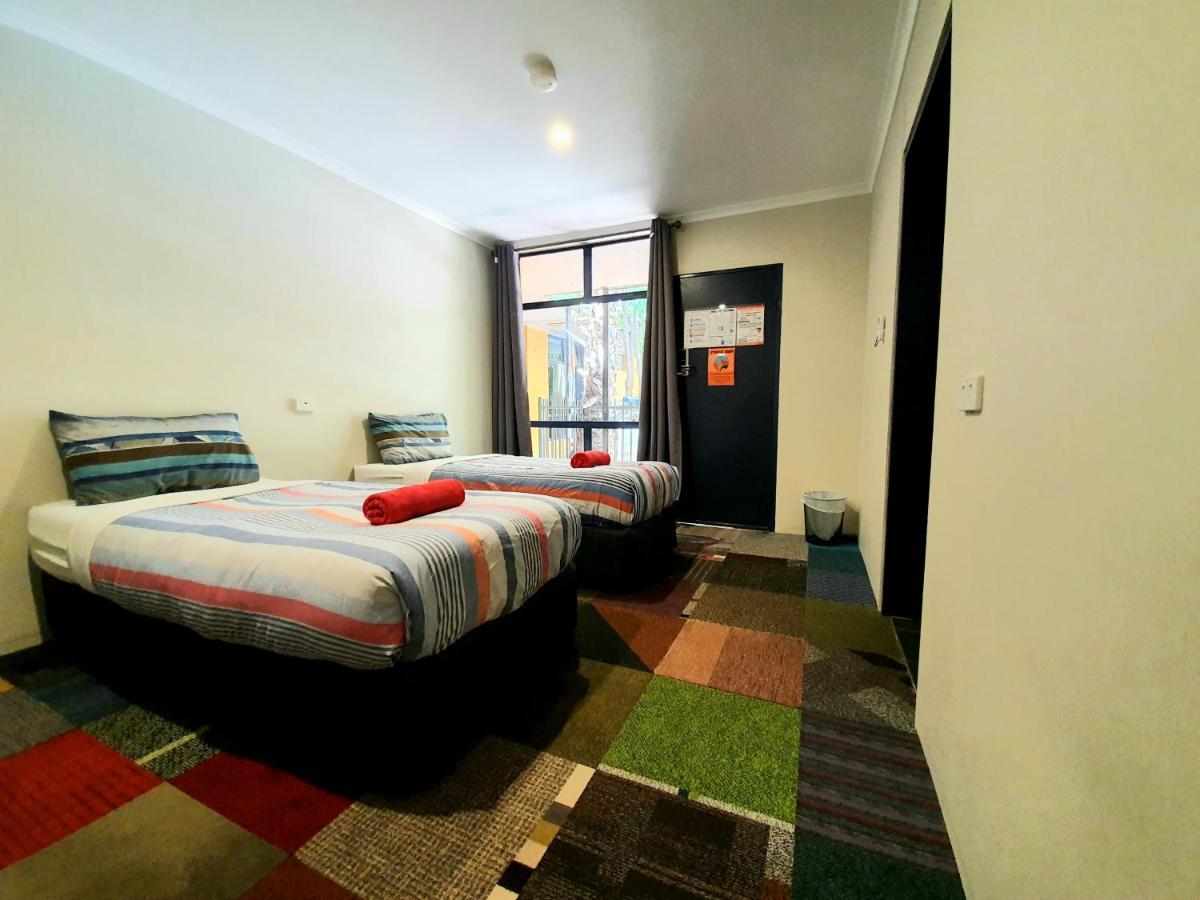 Jump Inn Alice Budget Accommodation Alice Springs Exteriör bild